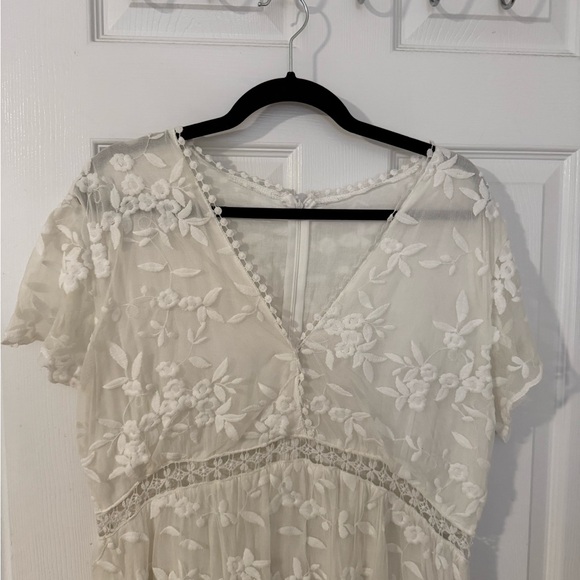 Elegant White Lace Maxi Dress - Picture 3 of 7